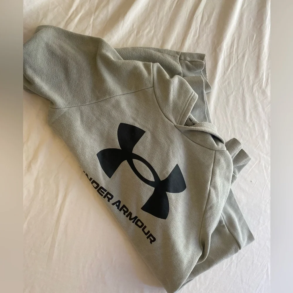 Under Armour youth hoodie size Med.
